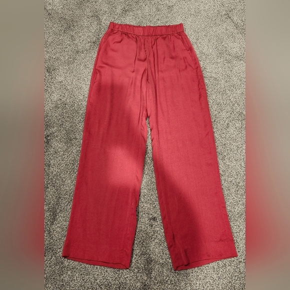 Banana Republic Silky Wide Leg Deep Red Color Pants w/pockets Size S - Picture 1 of 2